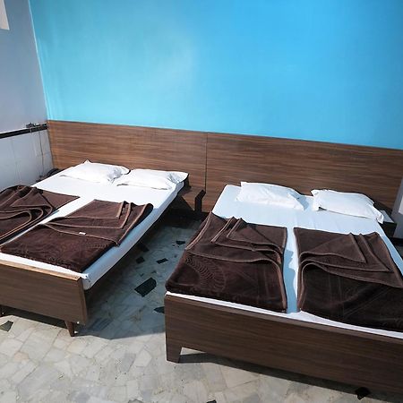 New Royal Hotel Делхи Екстериор снимка