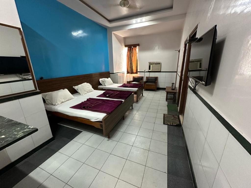 New Royal Hotel Делхи Екстериор снимка
